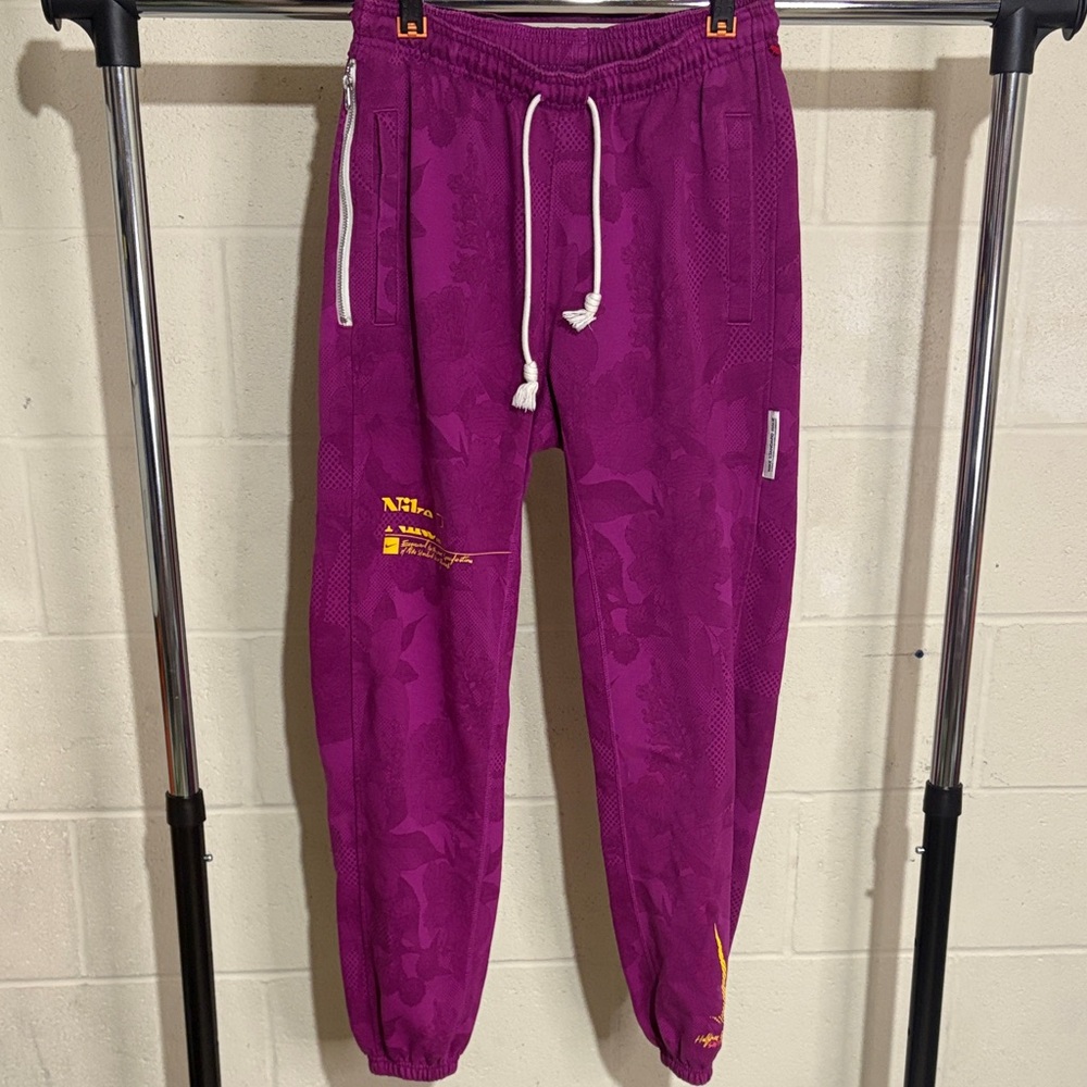 Nike women’s Purple Jogger sweatpants Pants standard issue halftime grid small